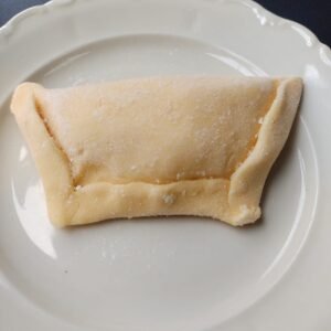 Empanada de queso vegano congelada cruda para freír u hornear